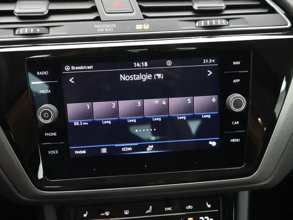 Volkswagen Touran (2023) — foto 6 van 25