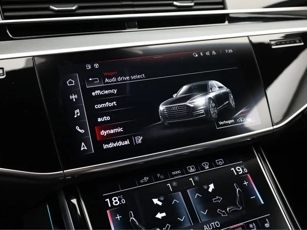 AUDI A8 Long PHEV (2023) — foto 14 van 25