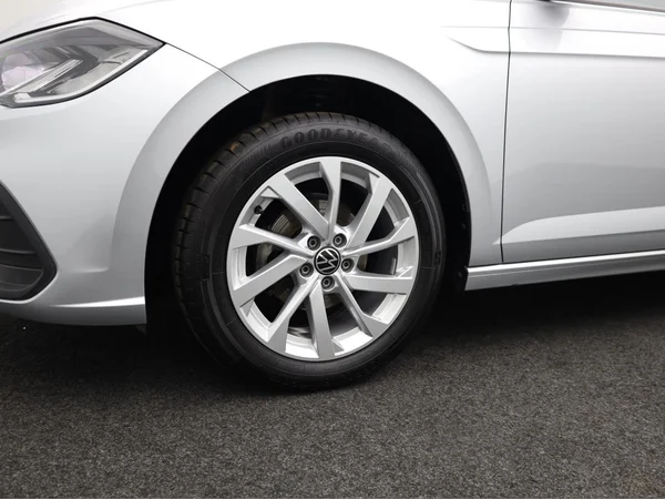VOLKSWAGEN Polo (2022) — foto 3 van 19