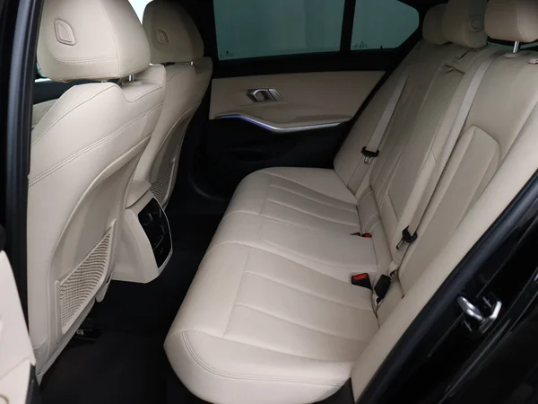 BMW 330 (2021) — foto 5 van 31