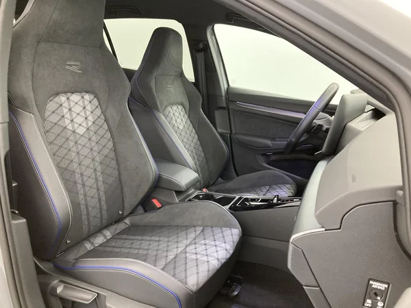 VOLKSWAGEN Golf VIII (2025) — foto 11 van 36