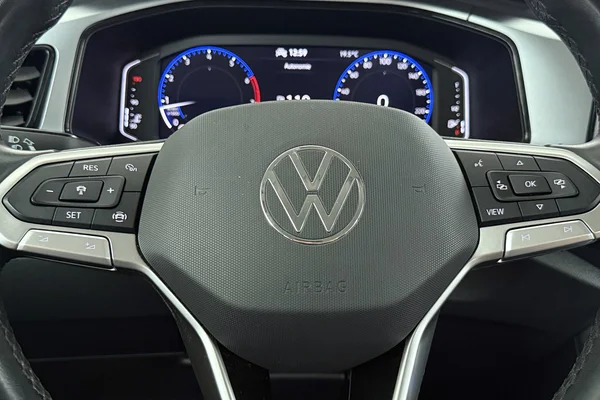 Volkswagen T-Roc (2022) — foto 15 van 30