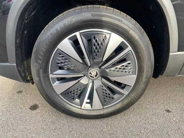 SKODA Karoq (2025) — foto 21 van 24