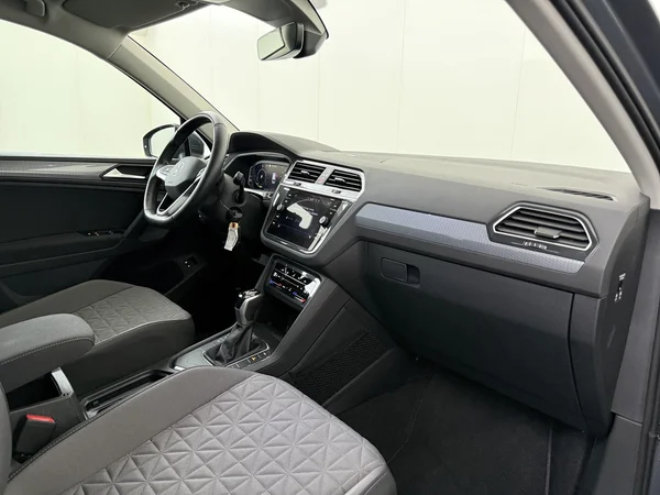 VOLKSWAGEN Tiguan (2022) — foto 3 van 29