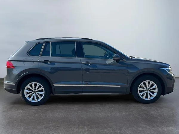 VOLKSWAGEN Tiguan Dsl (2022) — foto 29 van 31