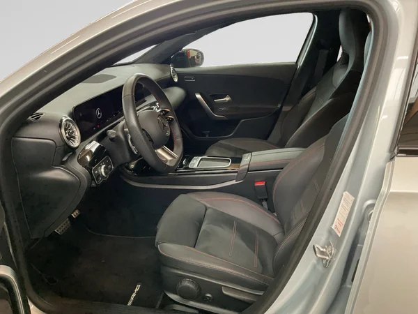 MERCEDES-BENZ A 200 (2024) — foto 6 van 22