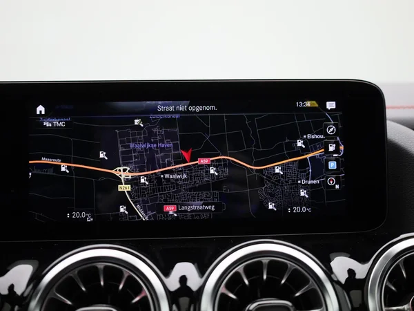 Mercedes-Benz EQA (2021) — foto 13 van 48