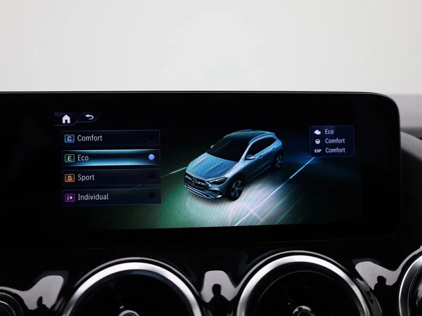 Mercedes-Benz GLA (2025) — foto 27 van 50