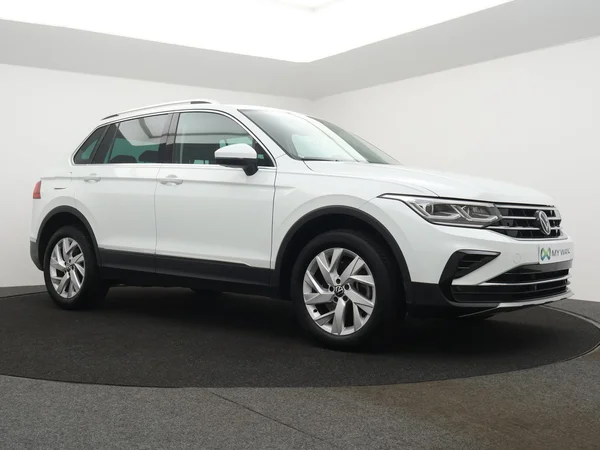 VOLKSWAGEN Tiguan eHybrid (PHEV) (2022) — foto 17 van 25