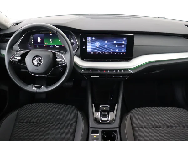 SKODA Octavia Combi (2024) — foto 15 van 18