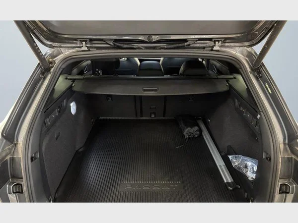 Volkswagen Passat Variant (2024) — foto 31 van 38