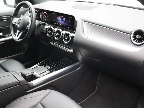 Mercedes-Benz GLA (2023) — foto 11 van 24