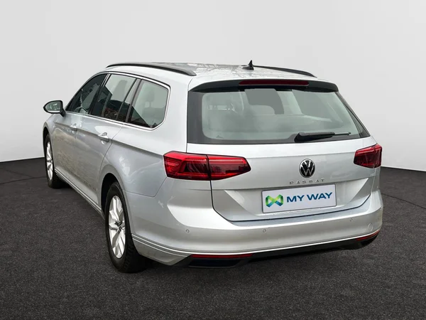 VOLKSWAGEN Passat SW (2023) — foto 12 van 24