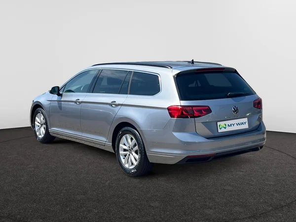VOLKSWAGEN Passat Variant (2024) — foto 22 van 24