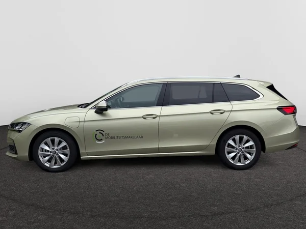 SKODA Superb Combi PHEV (2026) — foto 19 van 24