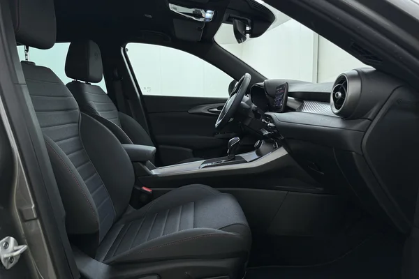 Alfa Romeo Tonale PHEV (2025) — foto 10 van 12