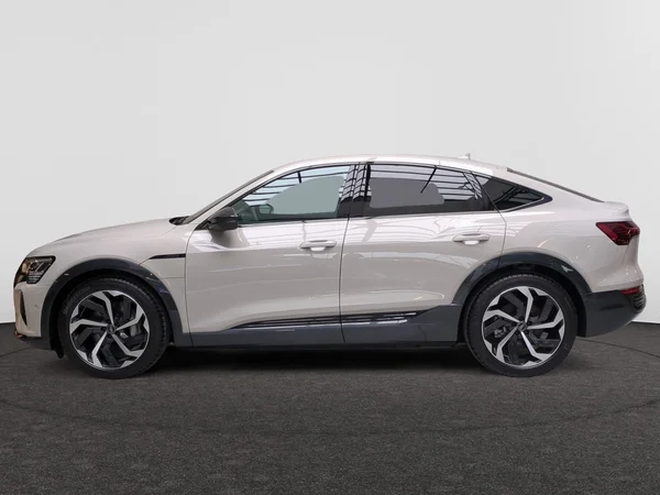 AUDI Q8 e-tron Sportback (2025) — foto 4 van 17