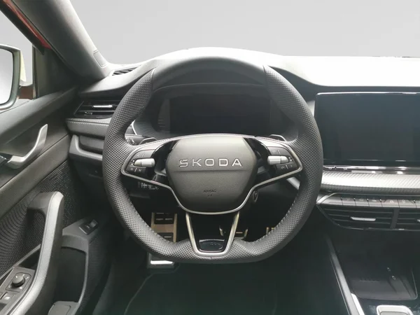 SKODA Octavia SW (2025) — foto 4 van 23