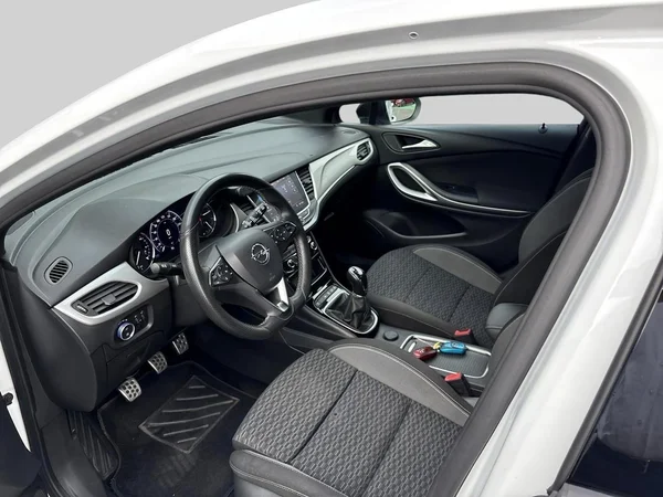 Opel Astra (2020) — foto 19 van 20