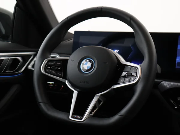 BMW i4 (2024) — foto 14 van 31