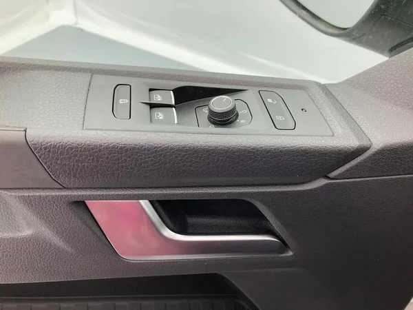 VOLKSWAGEN Multivan T6.1 (2022) — foto 3 van 26