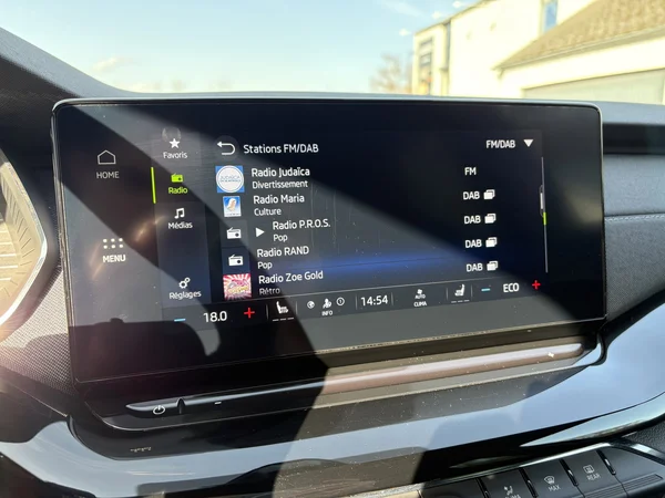 SKODA Octavia Combi PHEV (2024) — foto 6 van 23