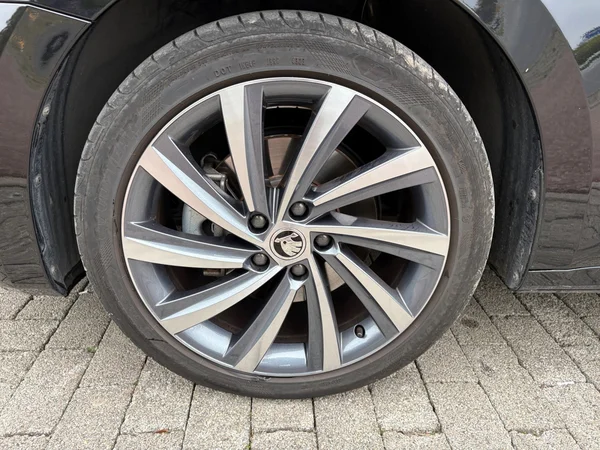 SKODA Octavia Combi (2024) — foto 22 van 24