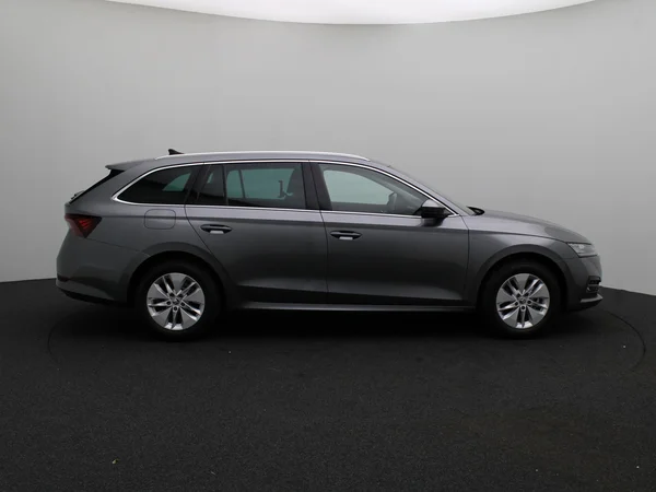 SKODA Octavia Combi (2024) — foto 20 van 27