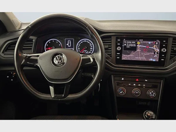 VOLKSWAGEN T-Roc (2019) — foto 3 van 15