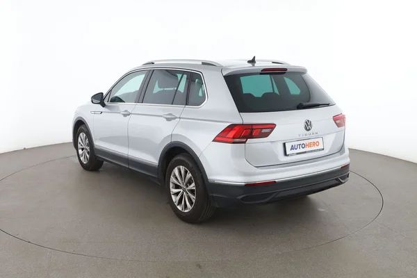 Volkswagen Tiguan (2022) — foto 10 van 16