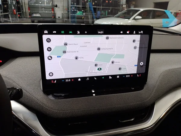 SKODA Enyaq (2024) — foto 4 van 16