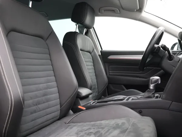 Volkswagen Passat (2022) — foto 4 van 30