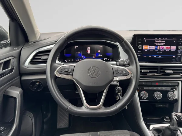 VOLKSWAGEN T-Roc (2023) — foto 12 van 16