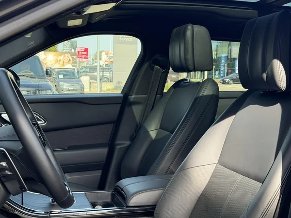 Land Rover Range Rover Velar (2024) — foto 23 van 28