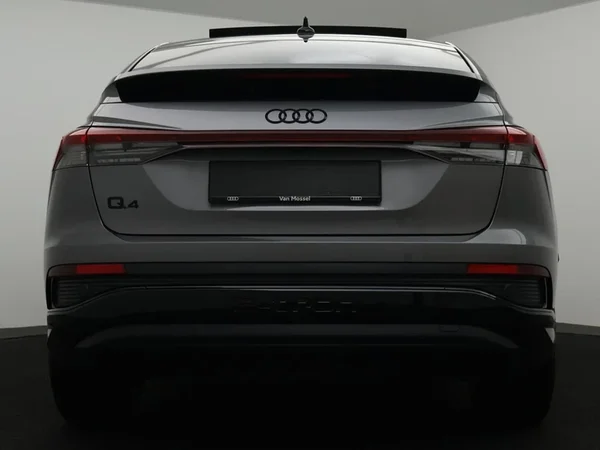 Audi Q4 Sportback e-tron (2023) — foto 2 van 30