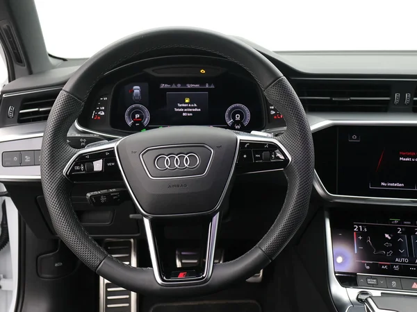 AUDI A6 Avant PHEV (2024) — foto 9 van 23