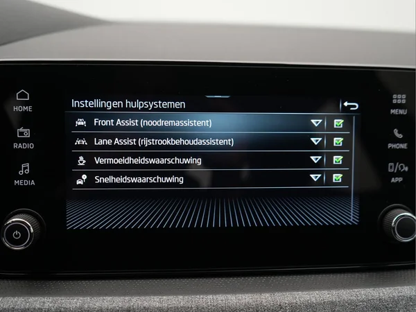 SKODA Kamiq (2024) — foto 18 van 27