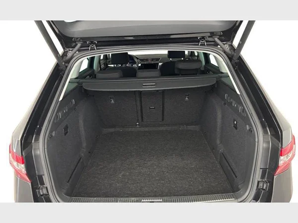 Skoda Superb Combi (2023) — foto 7 van 27