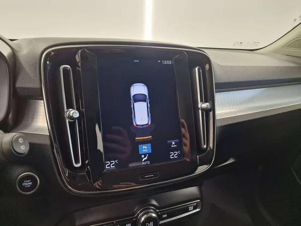 Volvo XC40 (2022) — foto 2 van 15