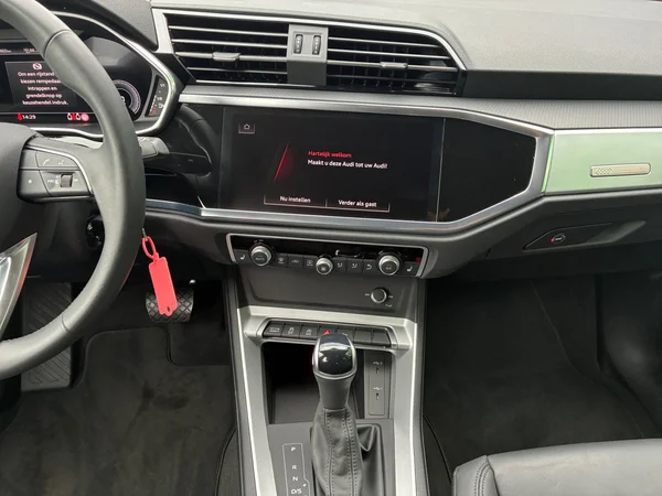 AUDI Q3 Sportback (2025) — foto 4 van 24