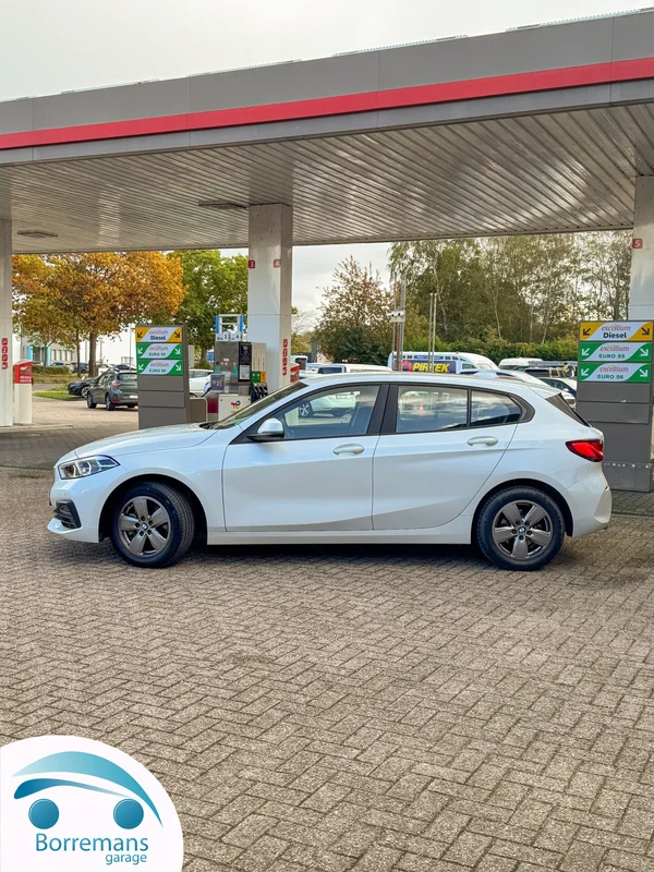BMW 116 (2023) — foto 33 van 44