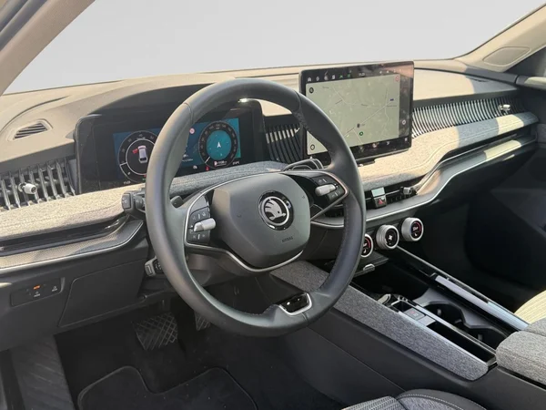 SKODA Superb Combi (2025) — foto 4 van 23