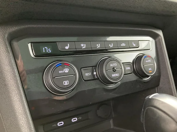 VOLKSWAGEN Tiguan Allspace (2021) — foto 18 van 36