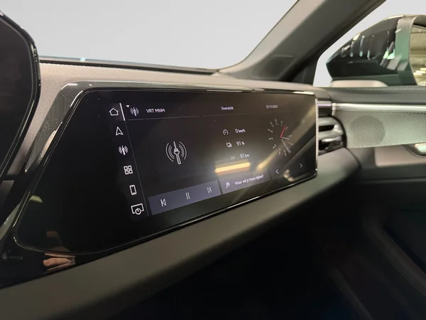 AUDI A6 Avant e-hybrid (PHEV) (2025) — foto 16 van 20