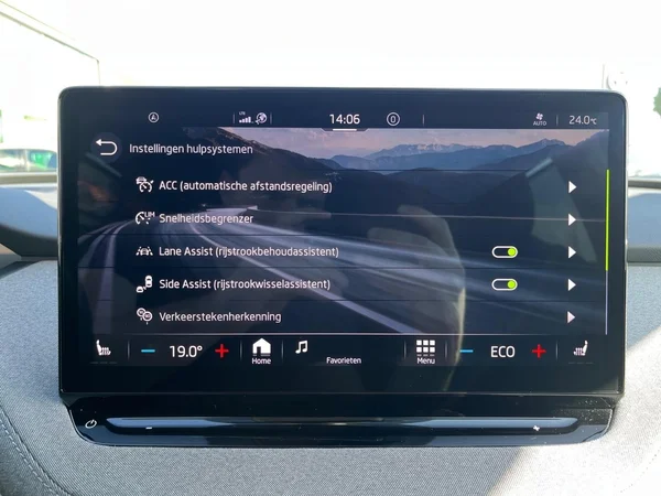 SKODA Enyaq (2023) — foto 8 van 22