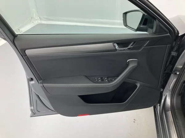 SKODA Superb Combi (2021) — foto 13 van 36