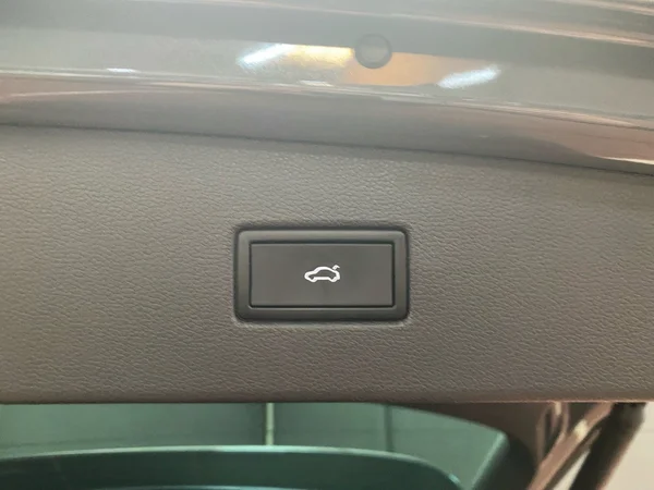 VOLKSWAGEN Tiguan (2023) — foto 12 van 17