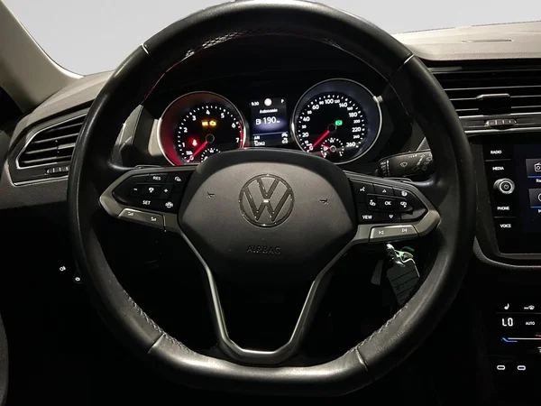 VOLKSWAGEN Tiguan (2022) — foto 2 van 22