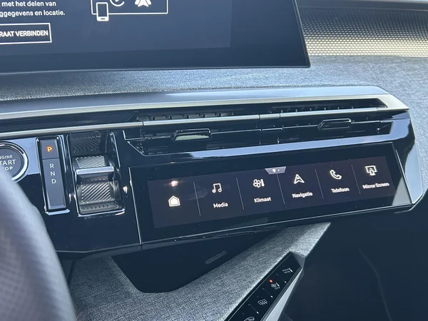 Peugeot e-5008 (2025) — foto 5 van 18