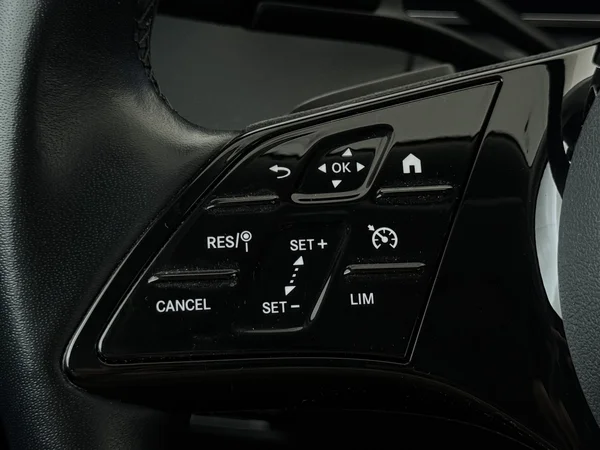 MERCEDES C 300 (2022) — foto 9 van 32